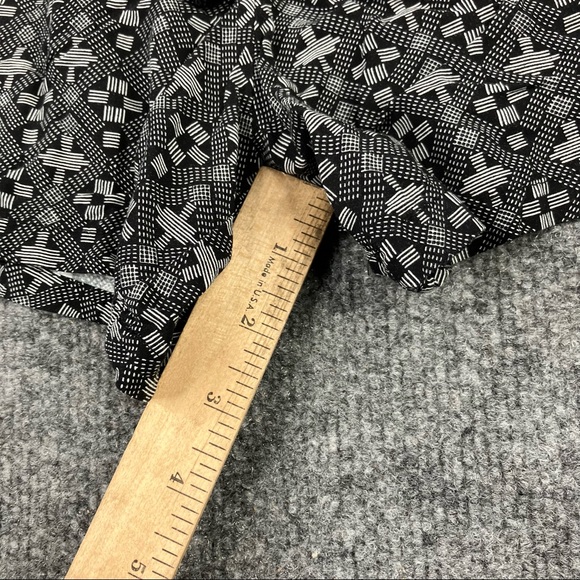 Old Navy Tribal Ikat Print Shorts, Black and White, Size Xl drawstring - Picture 3 of 9